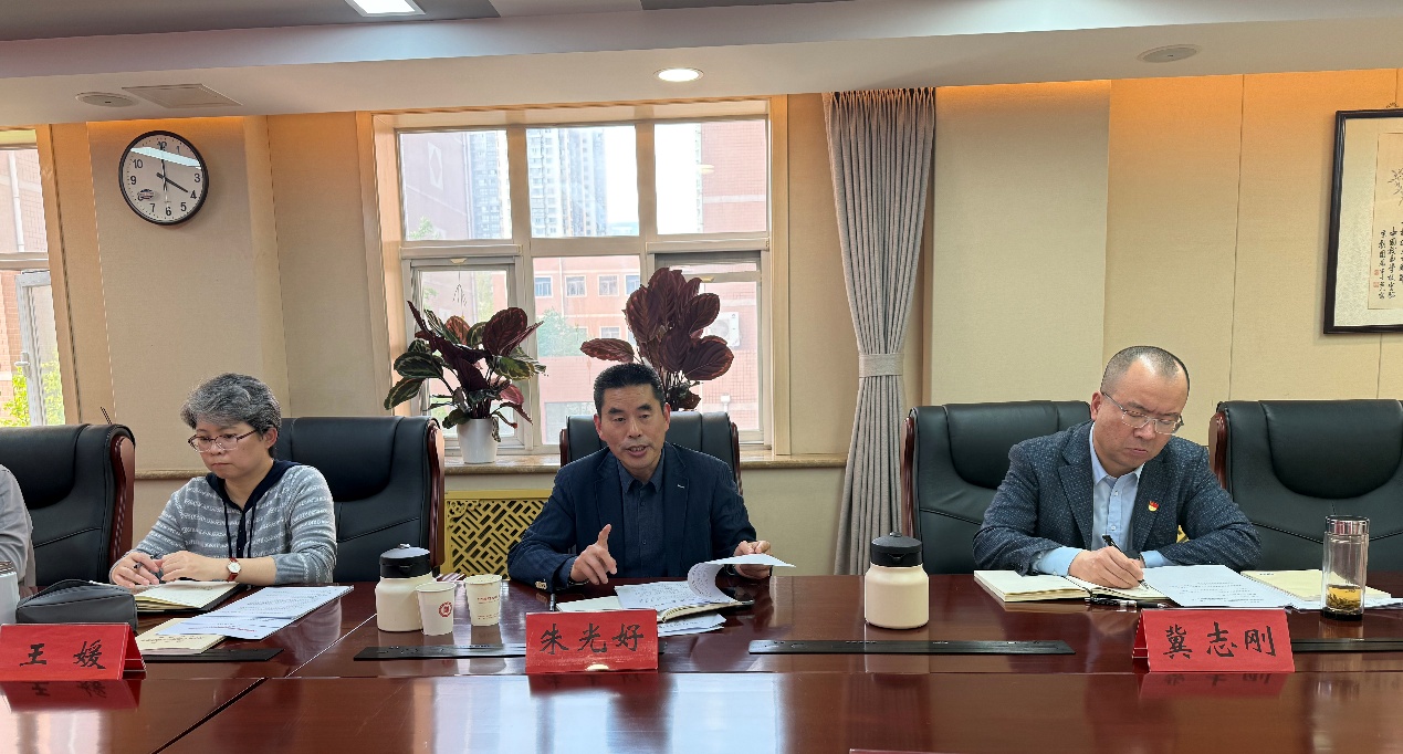 学校党委书记朱光好巡听指导思政部直属党支部理论学习中心组学习